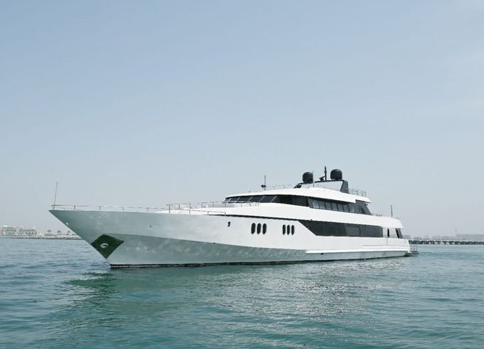 M/Y 52