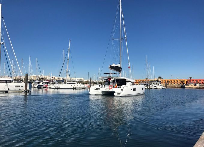 Lagoon 42