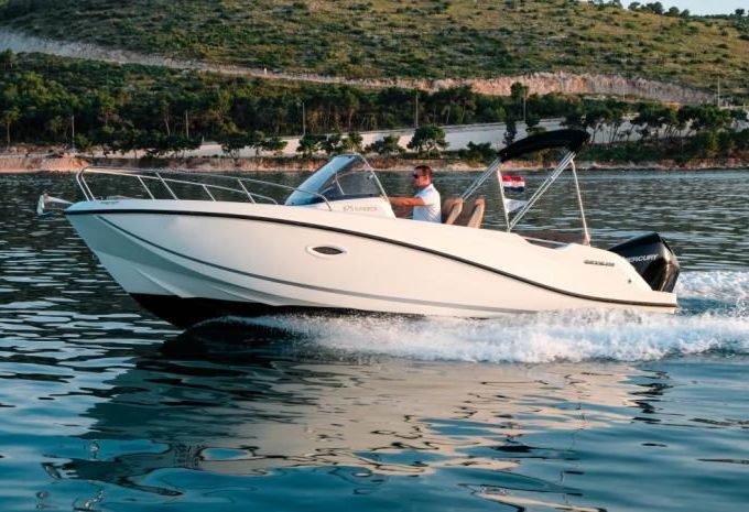 Quicksilver 675 Activ Sundeck
