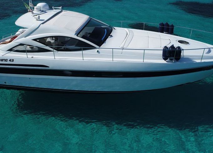 Pershing 43