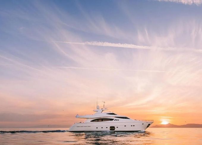 Ferretti 881
