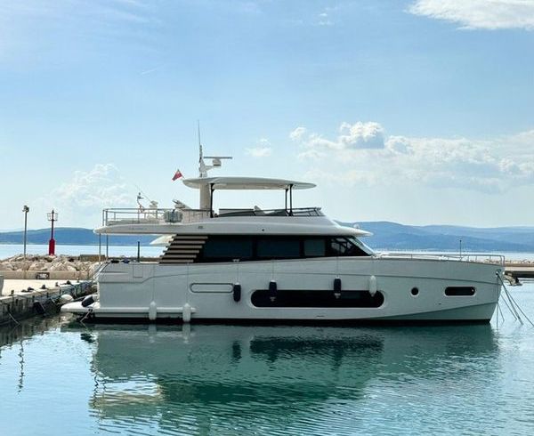 Azimut Magellano 66