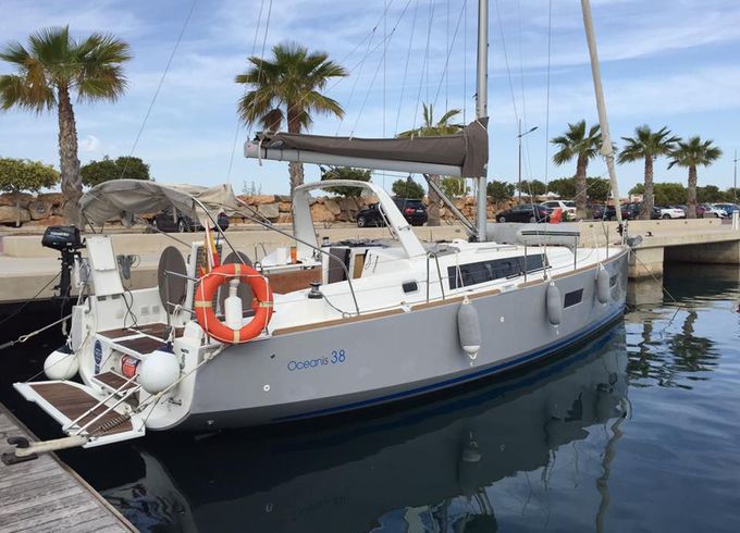 Beneteau Oceanis 38