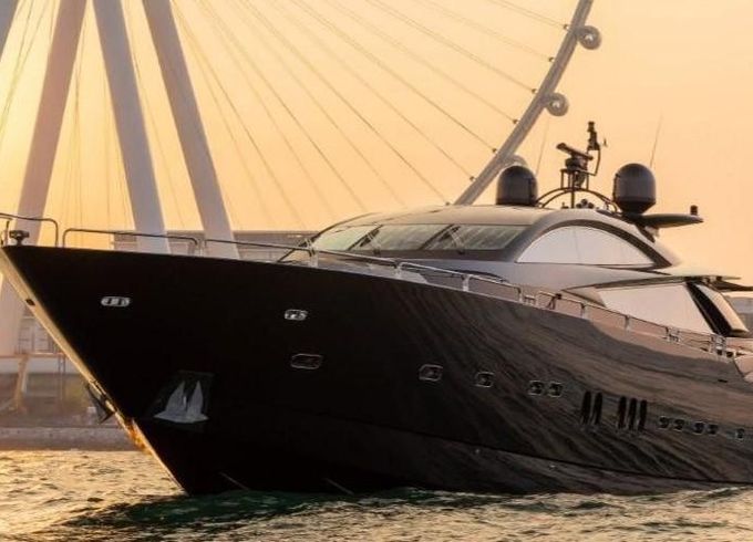 M/Y 121