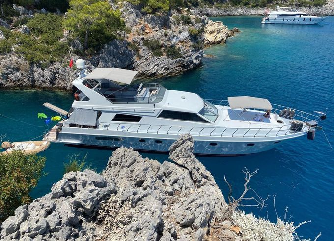 M/Y 72