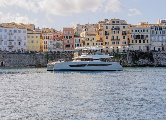 Fountaine Pajot Power 67