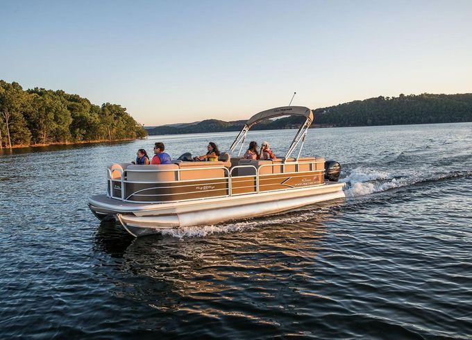 Sun Tracker Party Barge 22 DLX