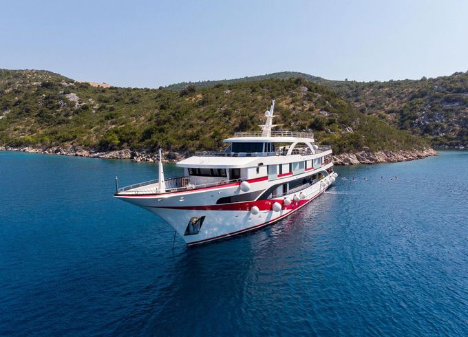 Luxury Motor Yachts 167