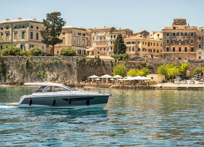 Sealine S335