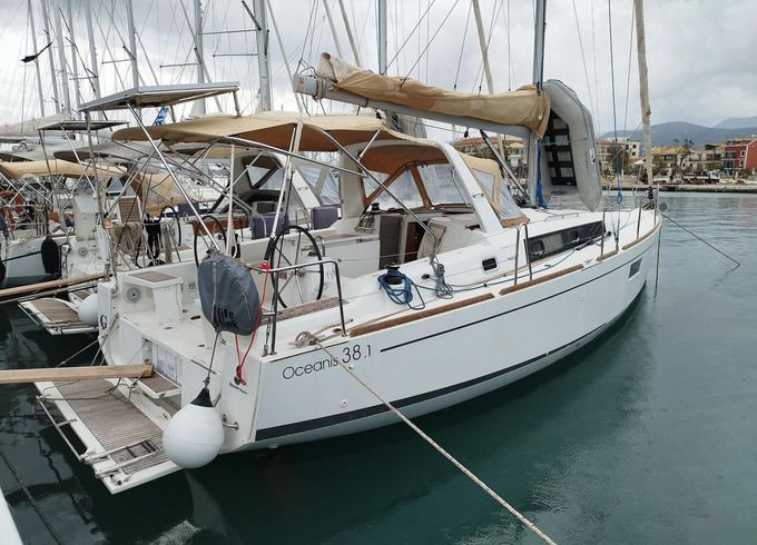 Beneteau Oceanis 38.1