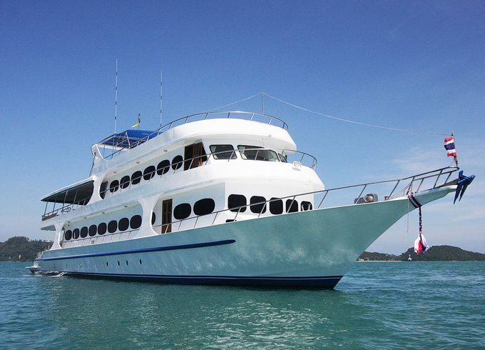 M/Y Steel monohull