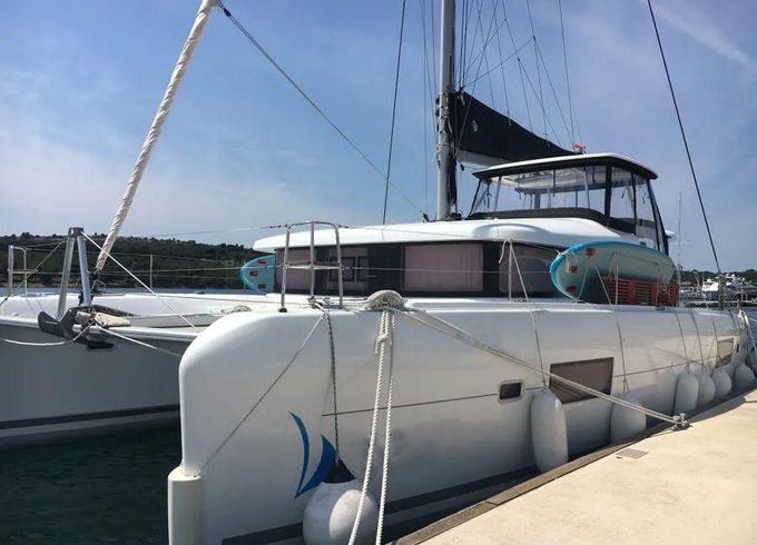 Lagoon 42