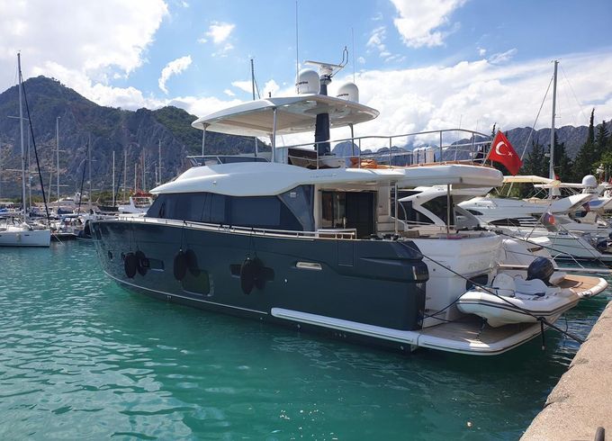 Azimut Magellan 66