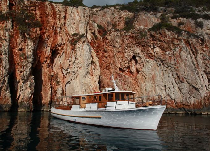 M/B Wooden boat