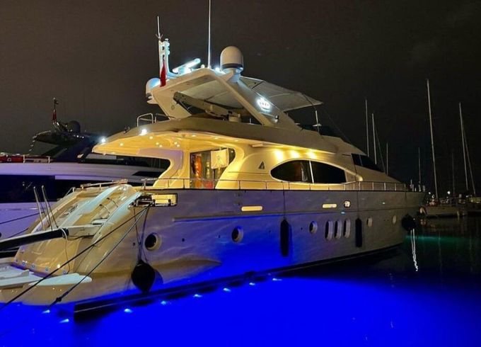 Azimut 75