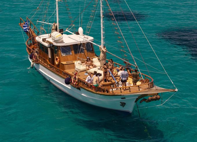 Traditional Athenian Cruiser
