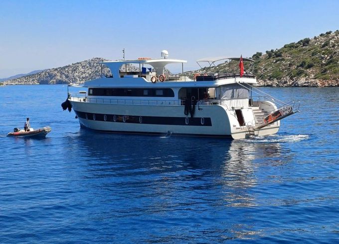 Motor yacht Custom Made