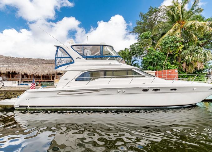 Sea Ray 520 sedan