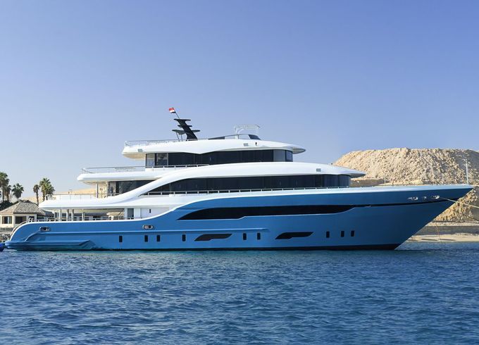 M/Y 5 deck cruiser