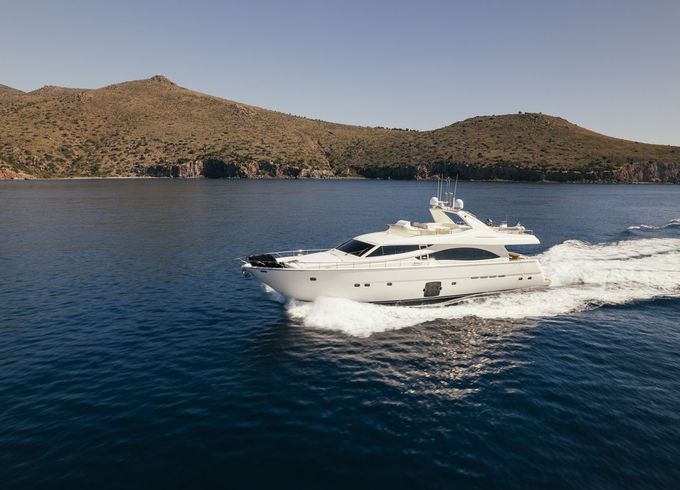 Ferretti 830