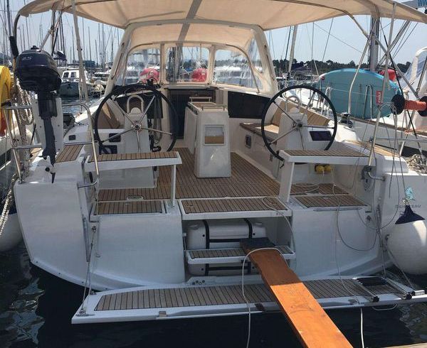 Beneteau Oceanis 38