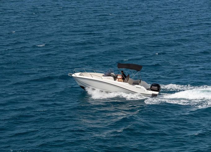 Quicksilver Activ 675 Open