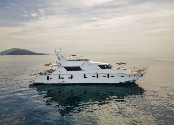 Custom Motoryacht