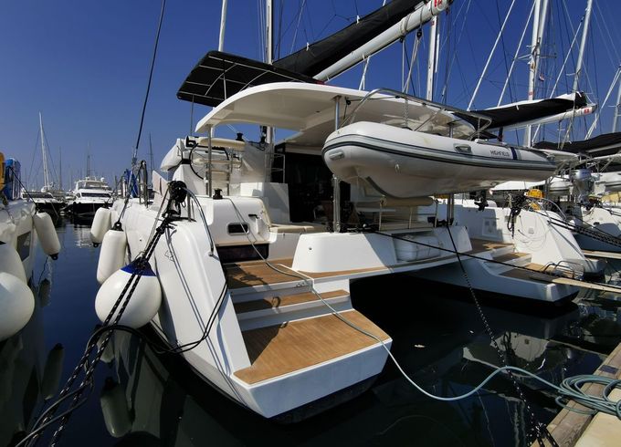 Lagoon 42