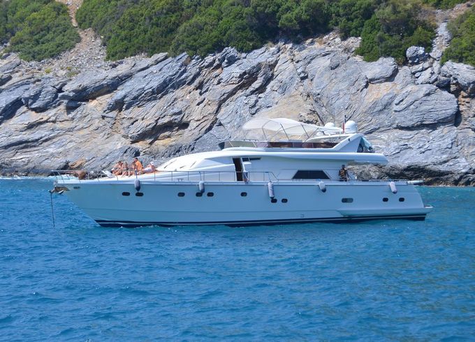 M/Y 85