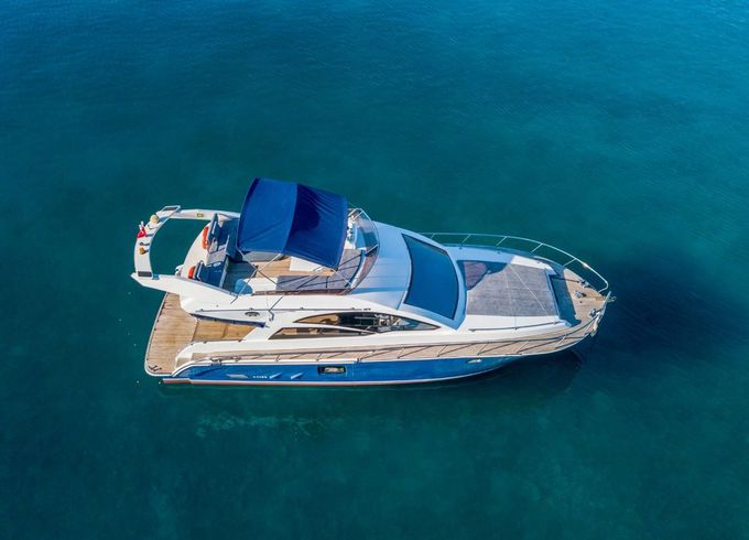 Custom Motoryacht