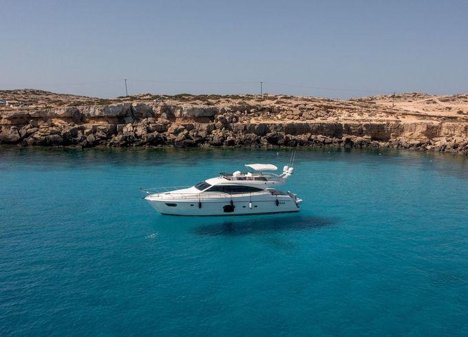 Ferretti 592