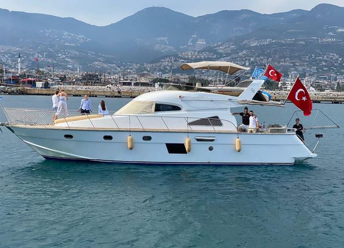 M/Y 52