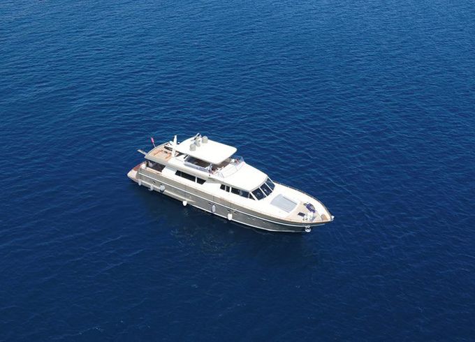 M/Y 85