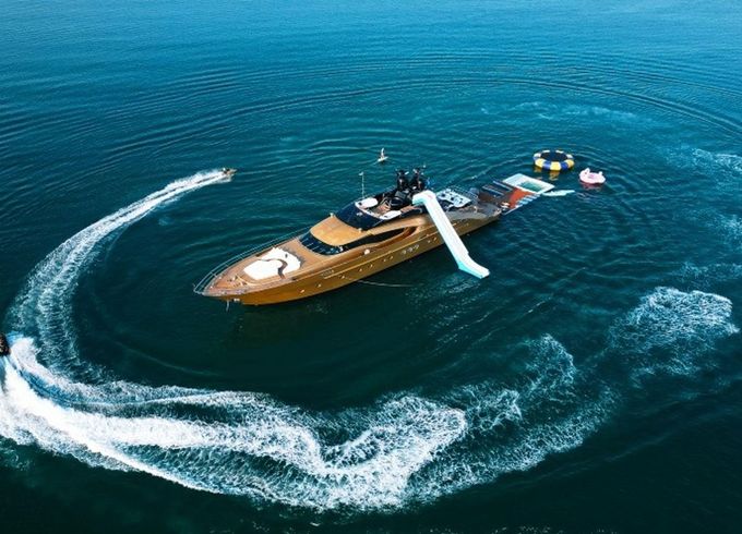 Palmer Johnson 136