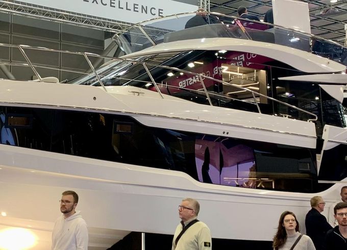 Galeon 440 fly