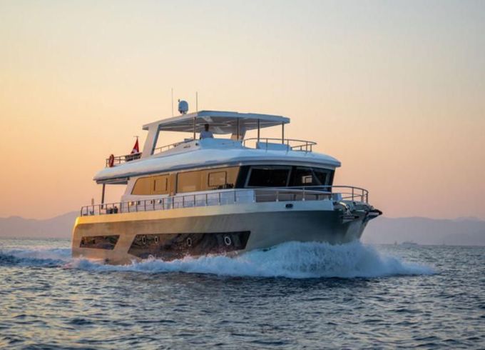Custom Trawler 79