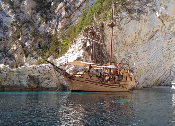 Custom Gallion 49'
