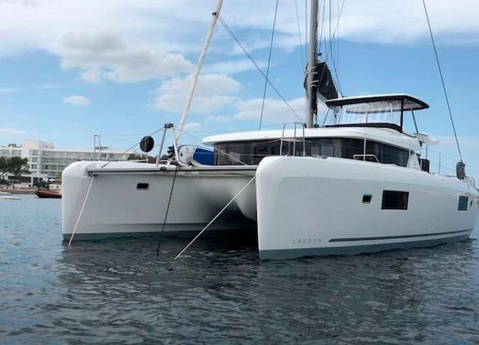 Lagoon 42