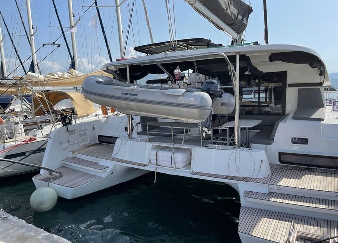 Lagoon 42