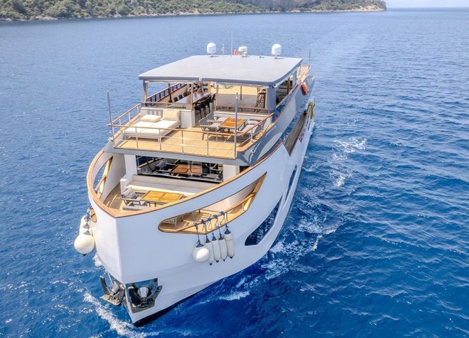 Motor yacht Custom Made