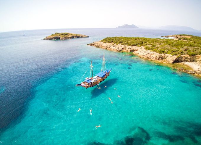 M/S Sailing Boat