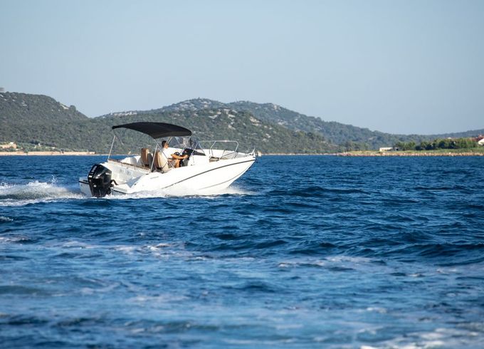 Quicksilver 675