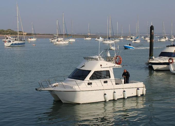 Catamaran 28