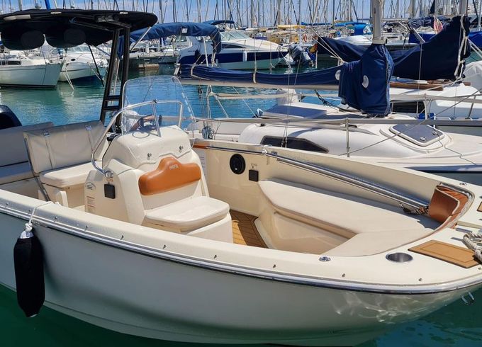 Invictus Yachts 190