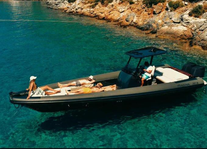 Motomarine Magna 32s