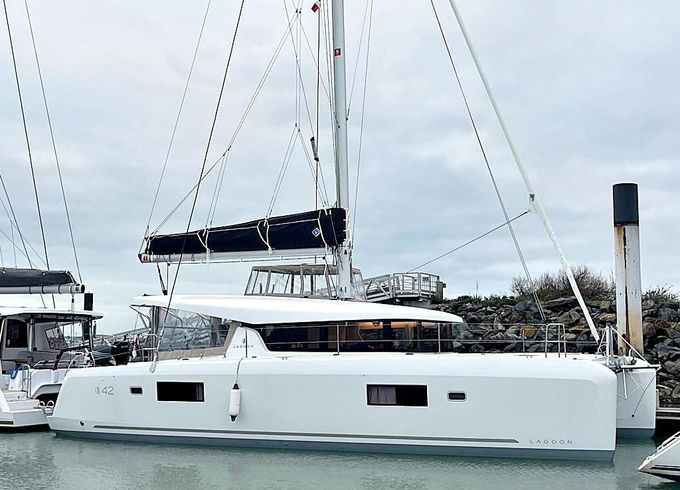 Lagoon 42
