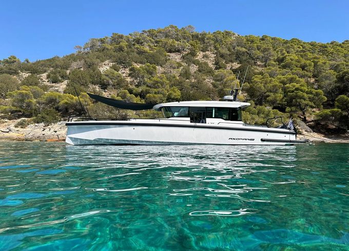 Axopar 37 XC Cross Cabin