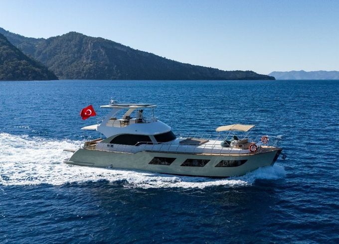 Motor yacht Custom Made