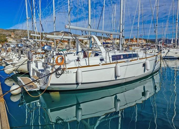 Beneteau Oceanis 38.1