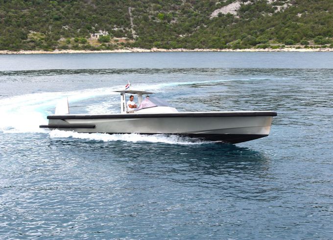 Wally Tender 45